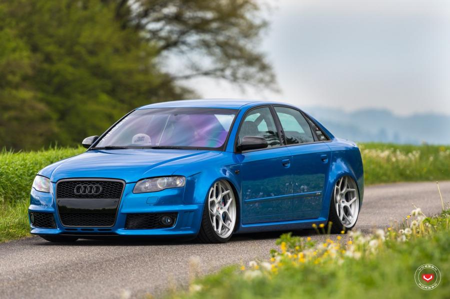  Audi RS4 Sedan on Vossen Wheels (CG-205) 2018 года  (фото 1 из 82)